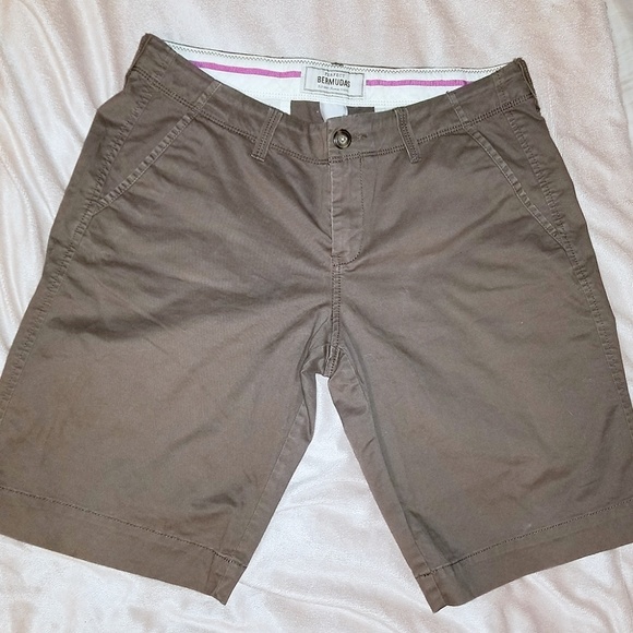 Old Navy perfect bermuda shorts - Picture 1 of 4